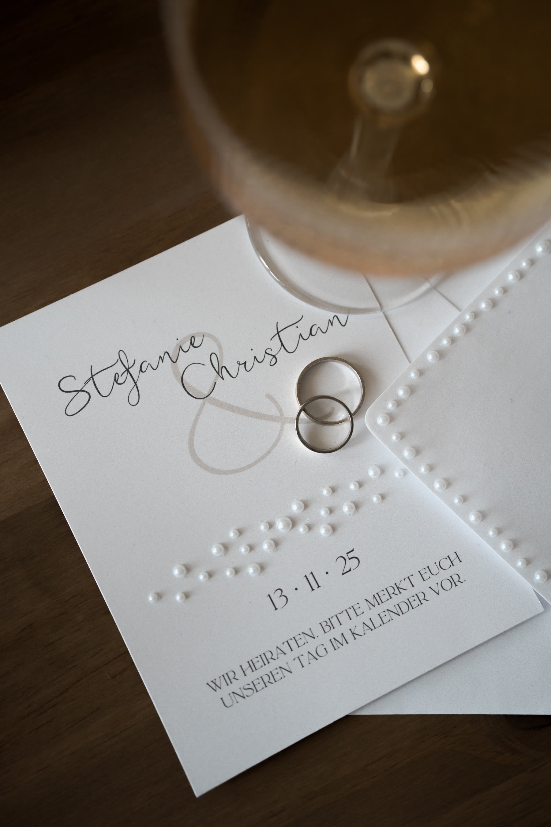 Einladung mit Perlen – Papeterie des Editorials Pearls & Prosecco