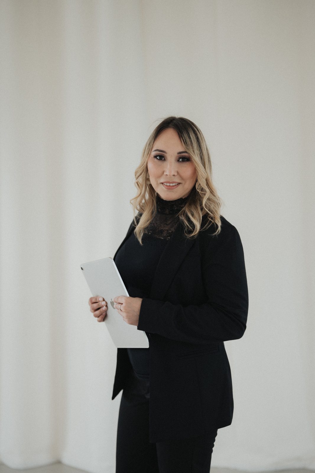 Anastasia Kraft plant am iPad – The Screenplay, Self-Study-Programm von LET’S WEDD